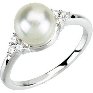 Freshwater Cultured Pearl & Diamond Ring